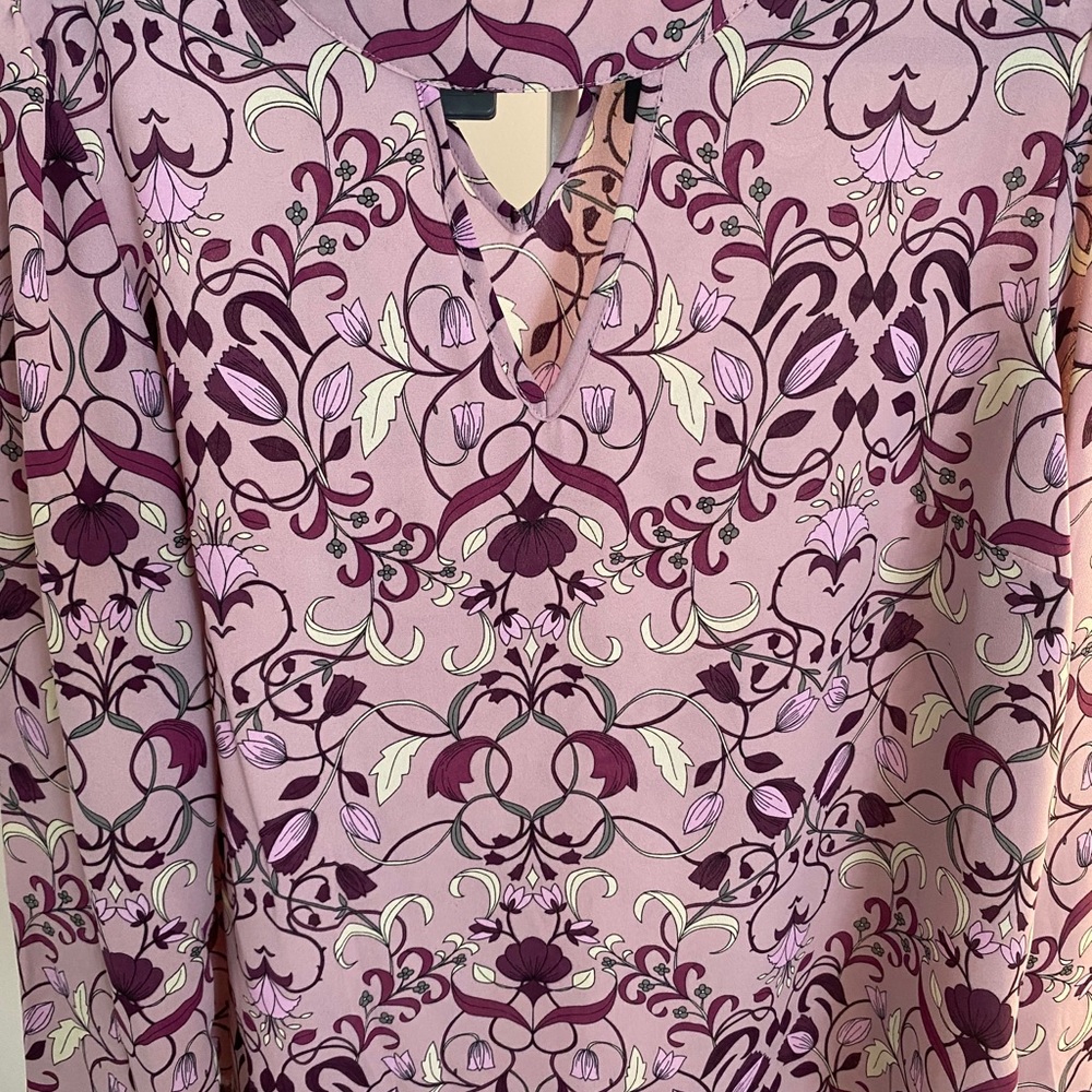 Purple flower 🌸 blouse 💜 - Picture 2 of 7